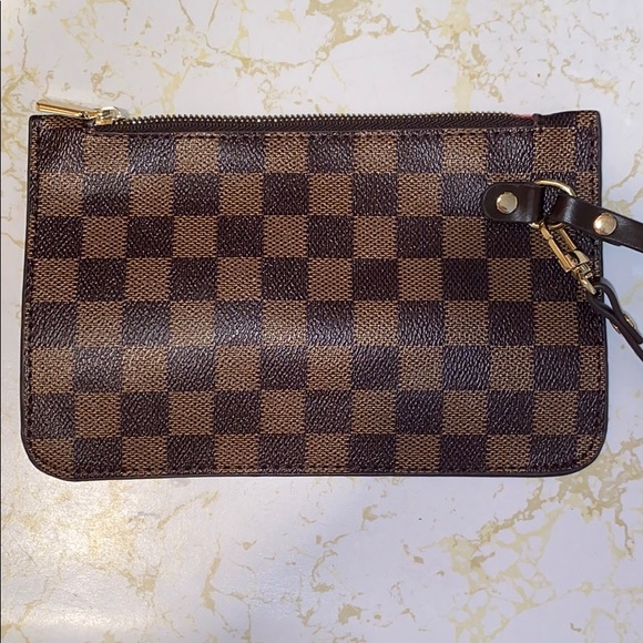 Daisy rose wristlet Outlet